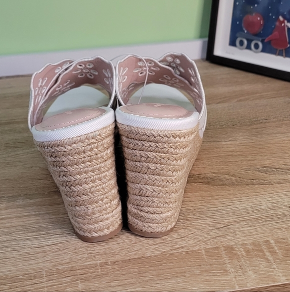 Draper James Emily White Floral Wedge Sandals Feminine  NWT 10 - Picture 5 of 6